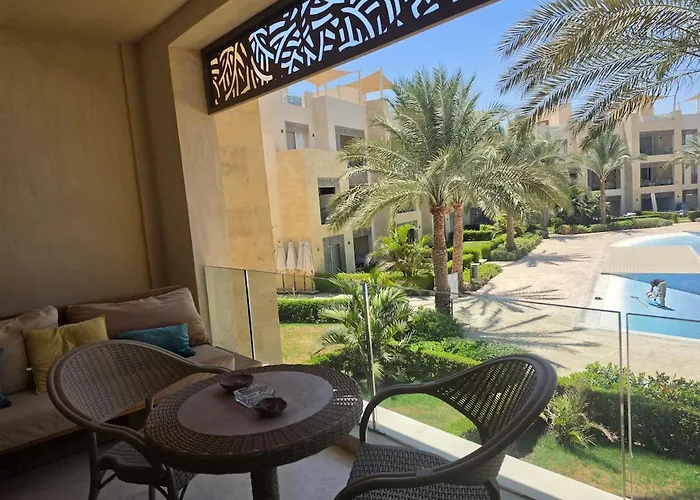 Mangroovy Serene Poolside Escape Cozy 2br Wz Games شقة