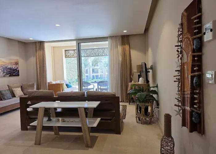 Mangroovy Serene Poolside Escape Cozy 2br Wz Games الغردقة
