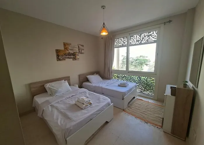 Mangroovy Serene Poolside Escape Cozy 2br Wz Games شقة